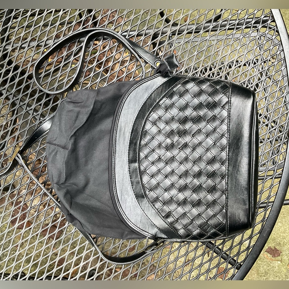 Nice Weaved Vegan Leather Adjustable Strap Crossbody/Shoulder Bag! - Picture 9 of 14